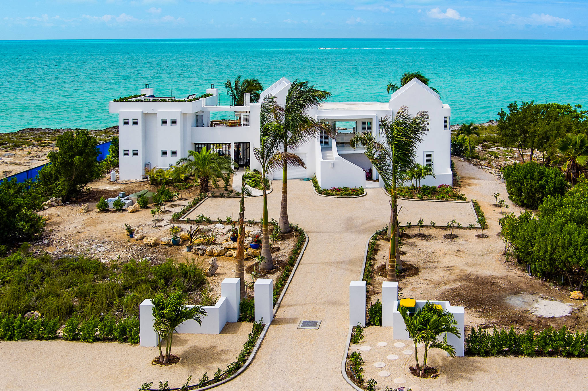 Luna Sea, Renovated Oceanfront Villa in Turtle Tail - Photo 30