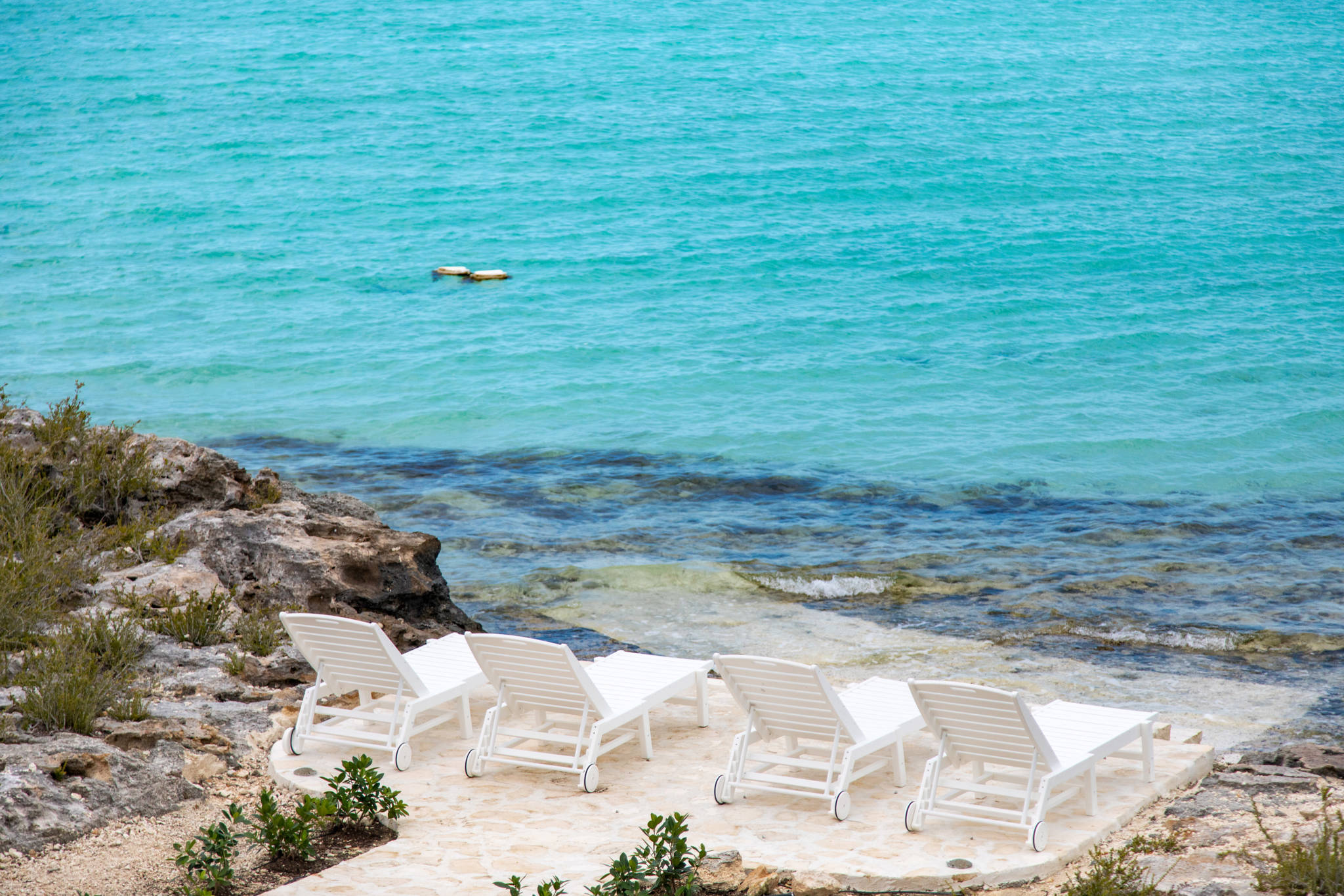 Luna Sea, Renovated Oceanfront Villa in Turtle Tail - Photo 34