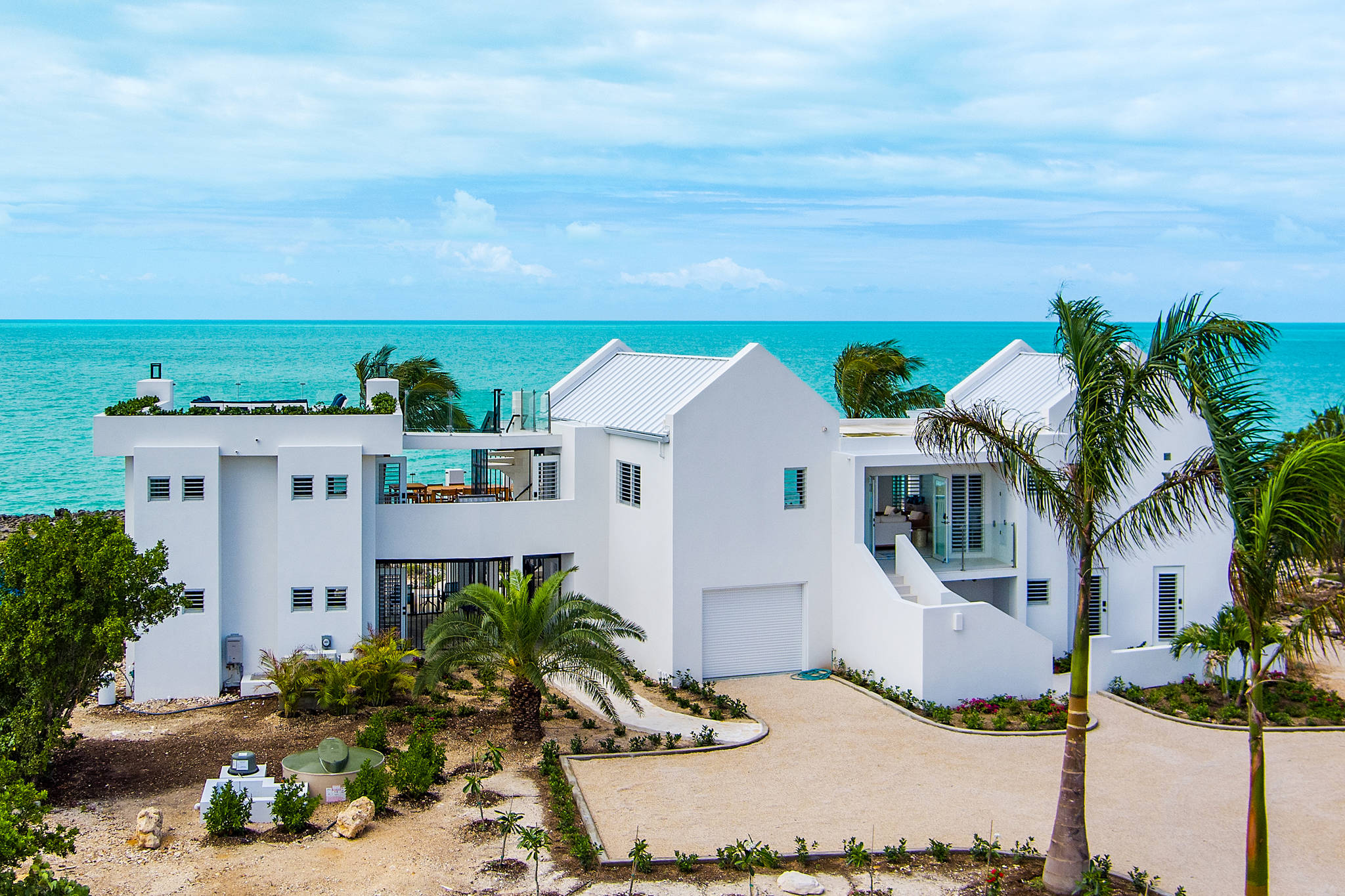 Luna Sea, Renovated Oceanfront Villa in Turtle Tail - Photo 35