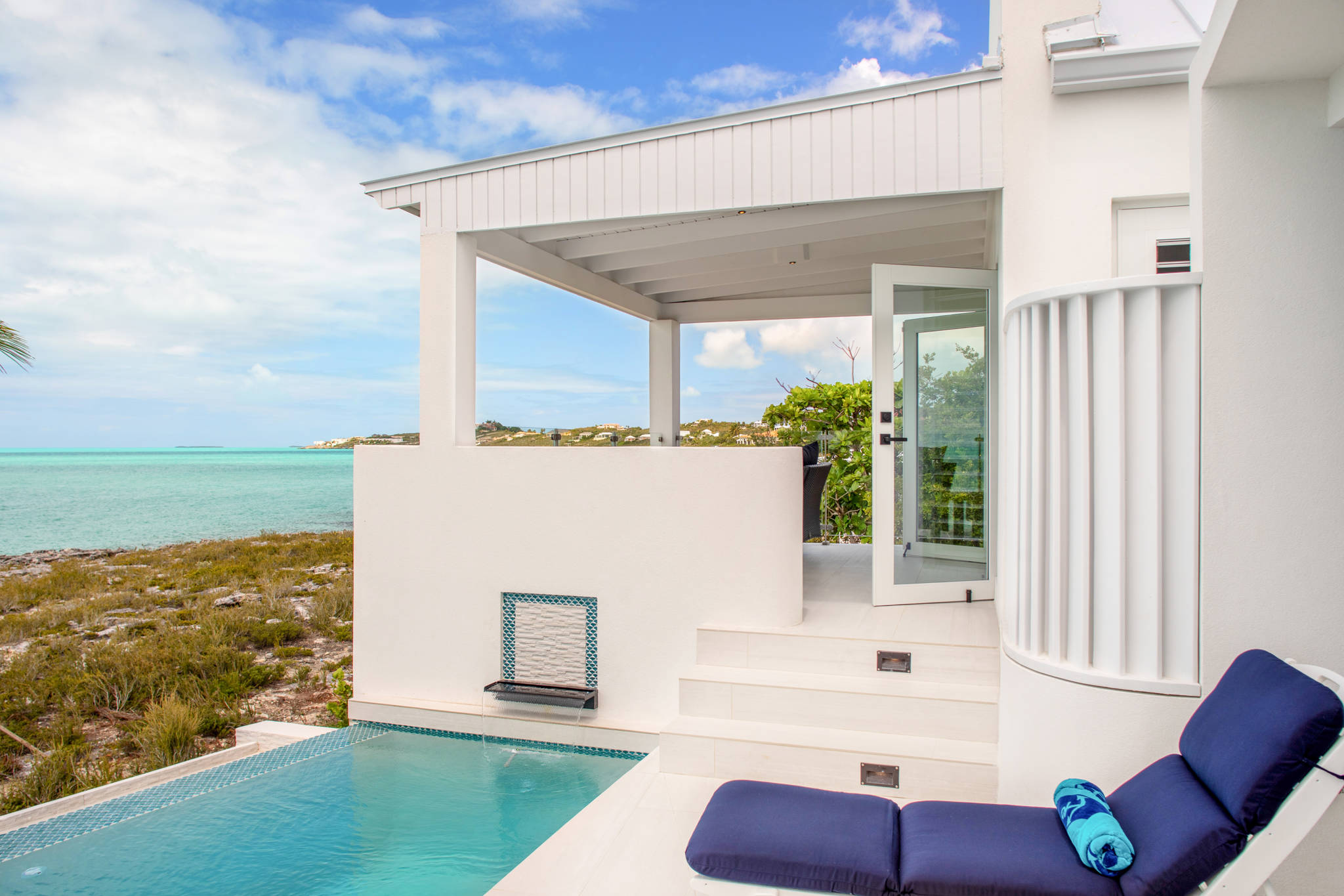 Luna Sea, Renovated Oceanfront Villa in Turtle Tail - Photo 37