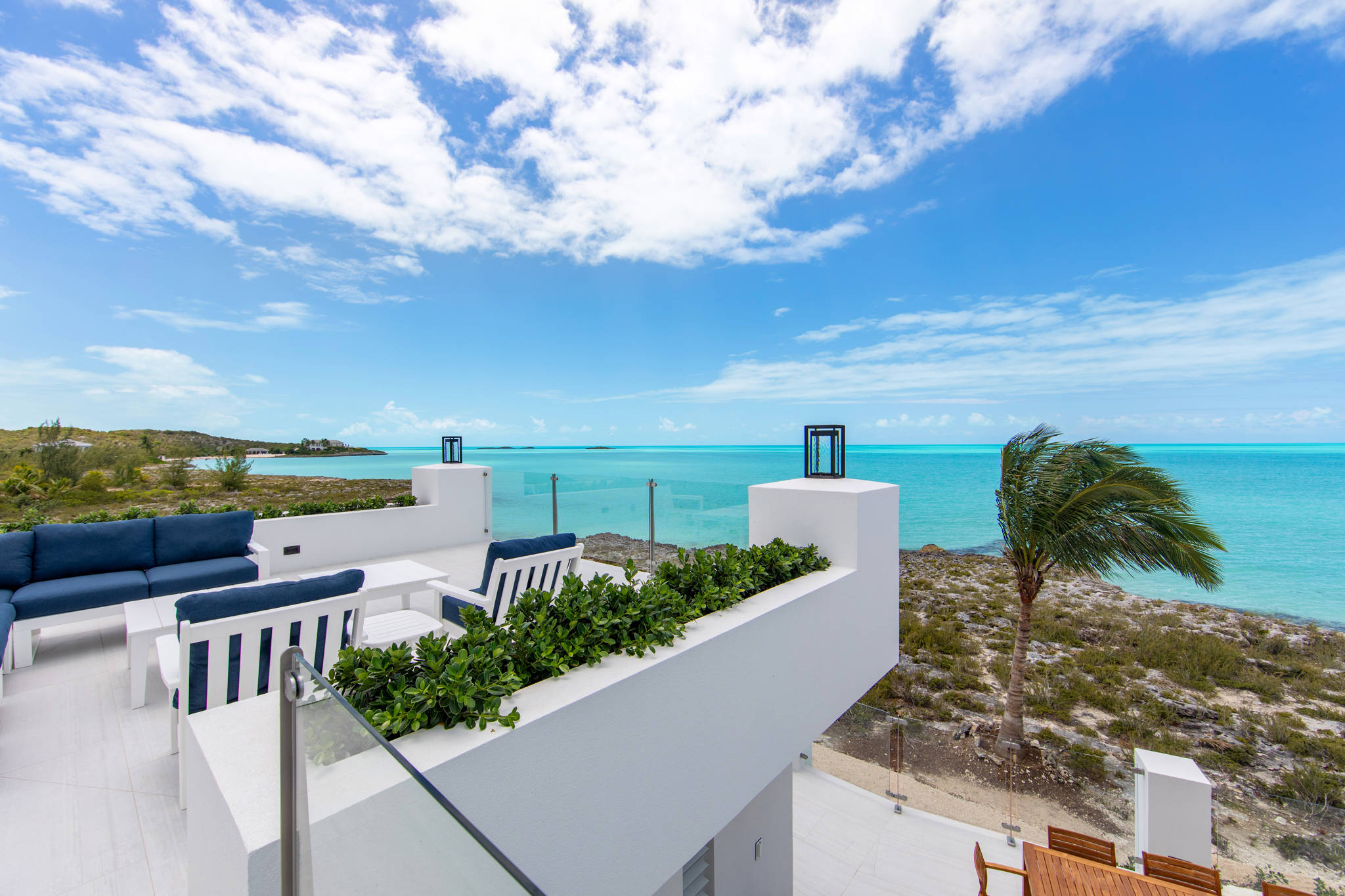 Luna Sea, Renovated Oceanfront Villa in Turtle Tail - Photo 38