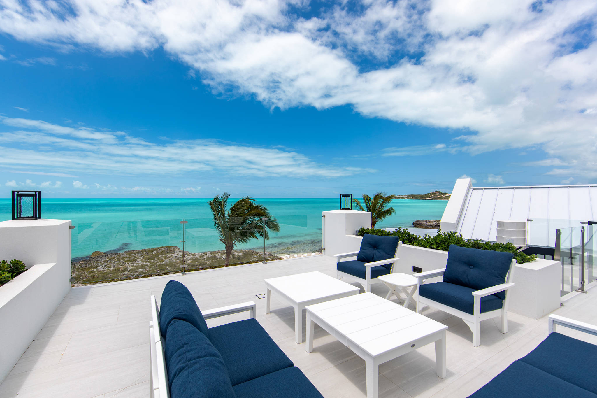 Luna Sea, Renovated Oceanfront Villa in Turtle Tail - Photo 39