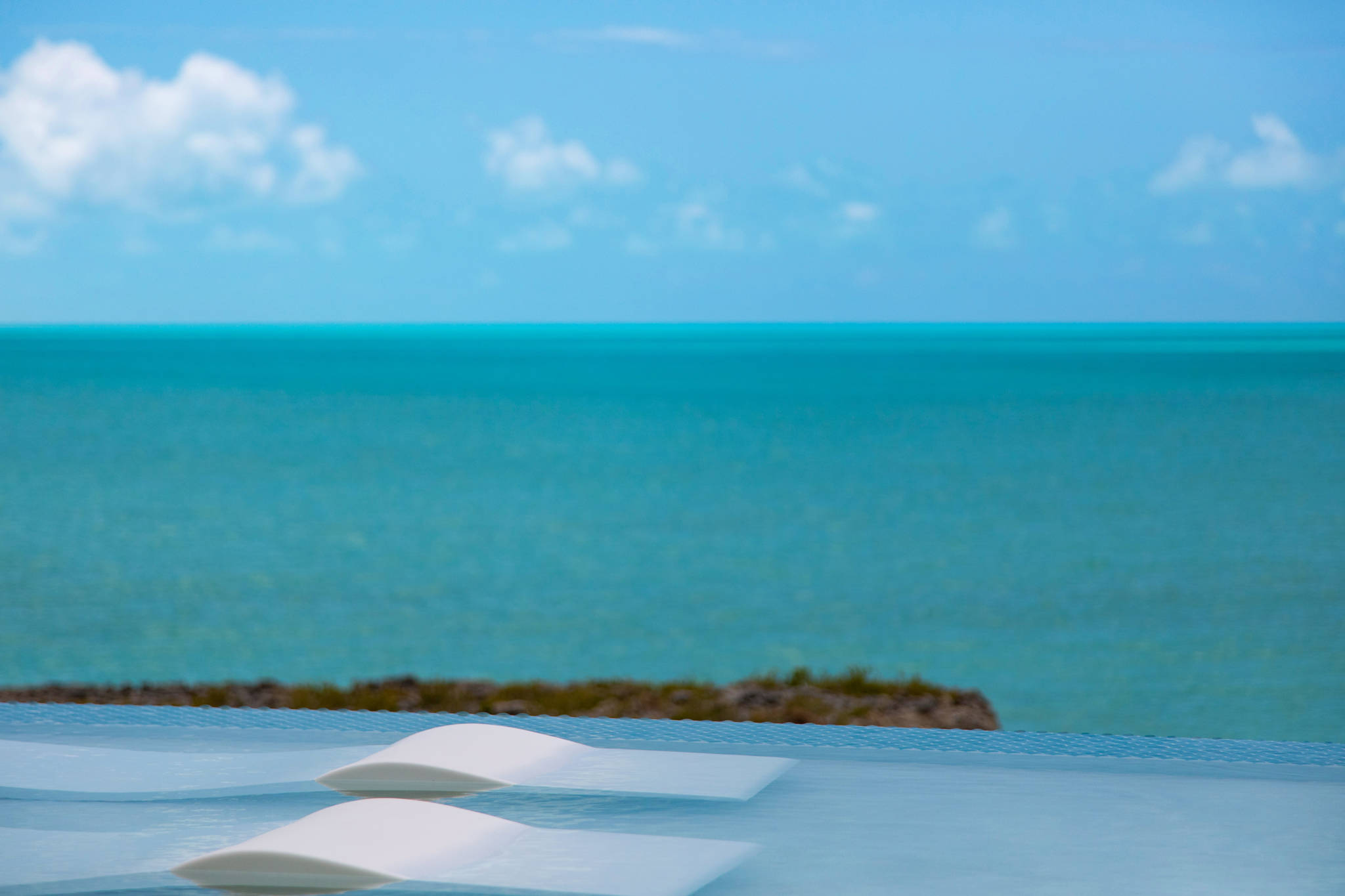 Luna Sea, Renovated Oceanfront Villa in Turtle Tail - Photo 40