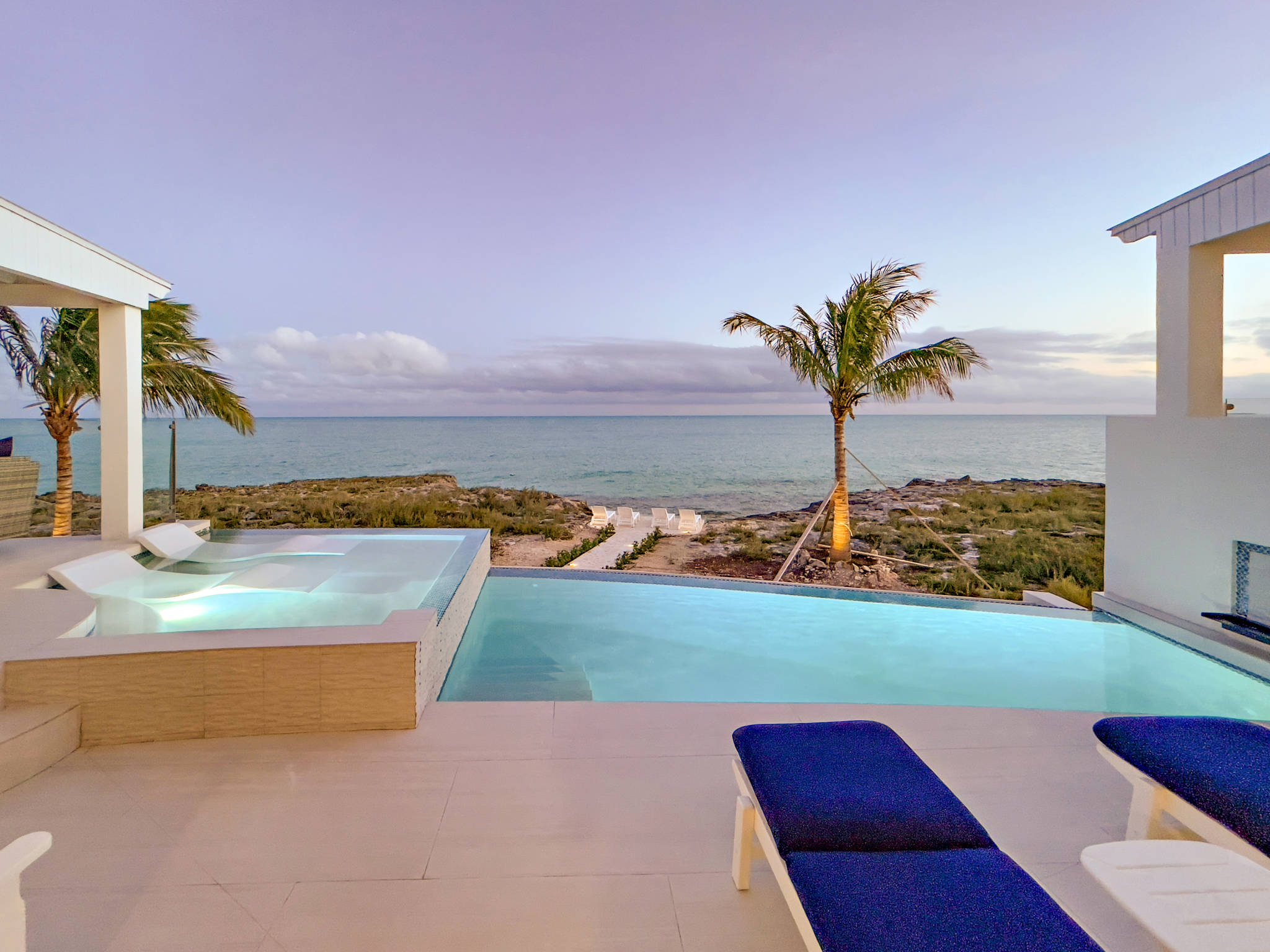 Luna Sea, Renovated Oceanfront Villa in Turtle Tail - Photo 42