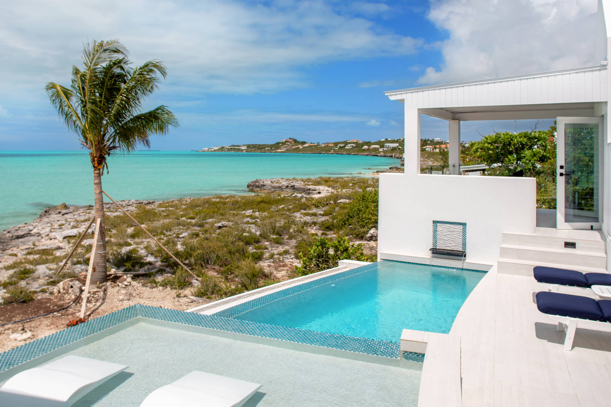 Luna Sea, Renovated Oceanfront Villa in Turtle Tail - Photo 46