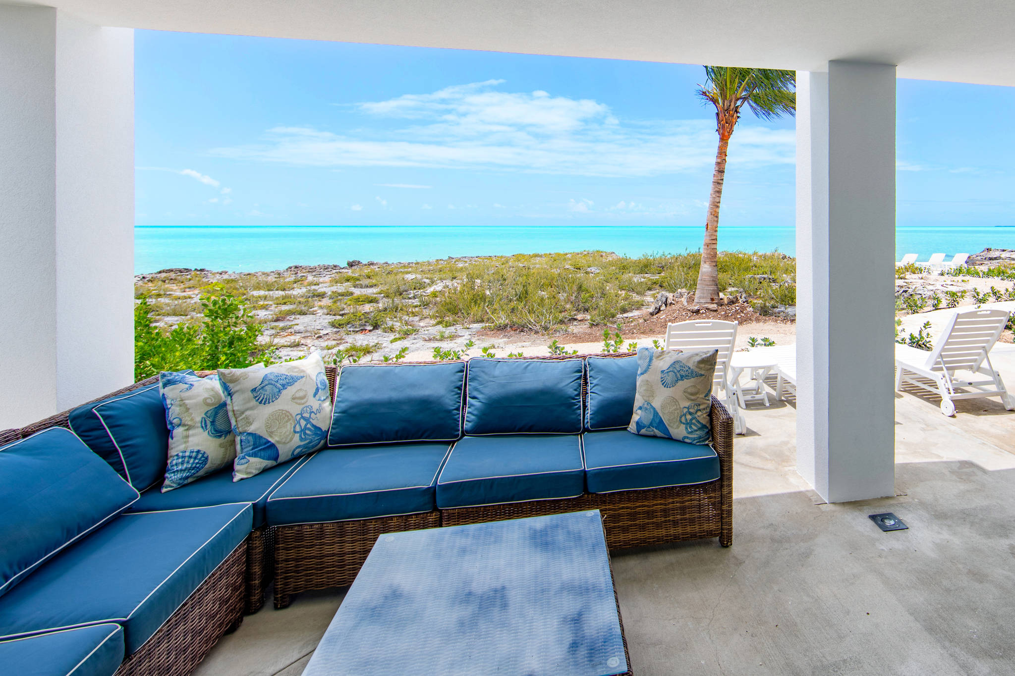 Luna Sea, Renovated Oceanfront Villa in Turtle Tail - Photo 47