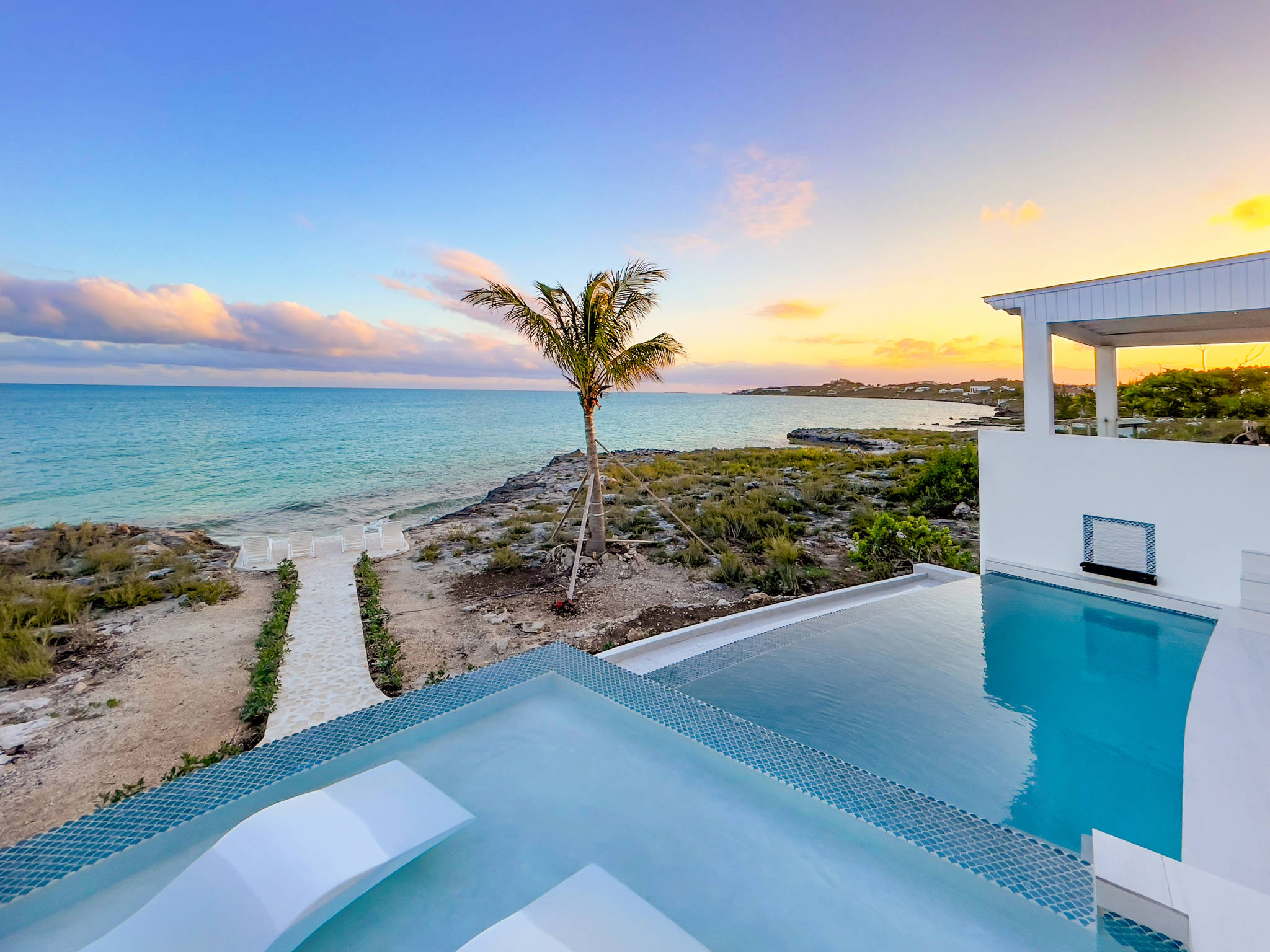 Luna Sea, Renovated Oceanfront Villa in Turtle Tail - Photo 49