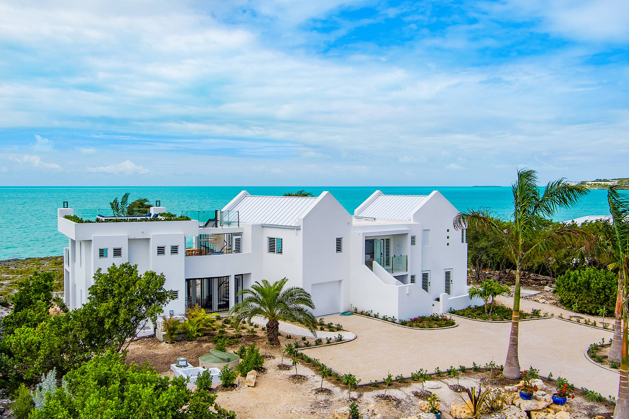 Luna Sea, Renovated Oceanfront Villa in Turtle Tail - Photo 5