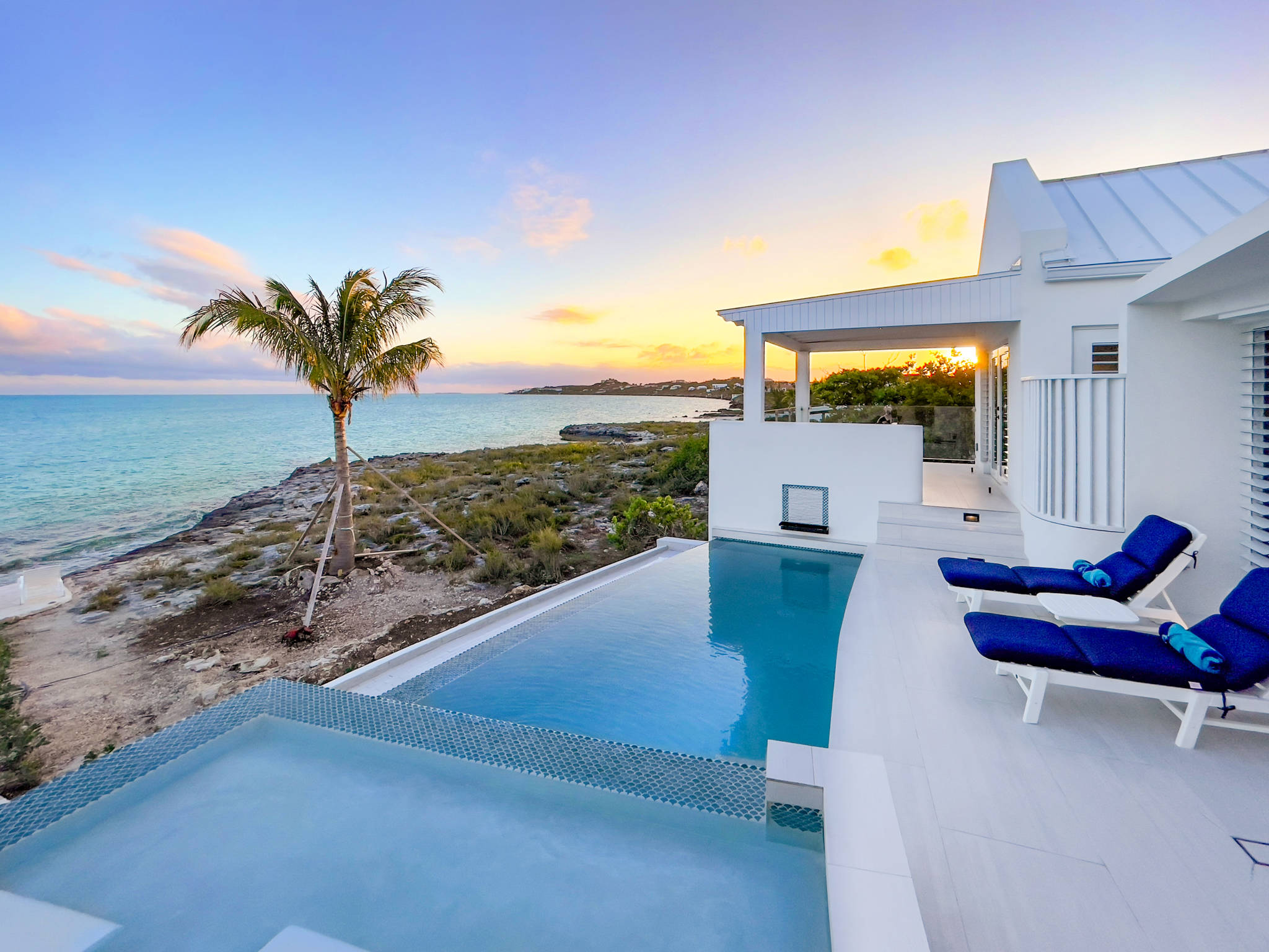 Luna Sea, Renovated Oceanfront Villa in Turtle Tail - Photo 51