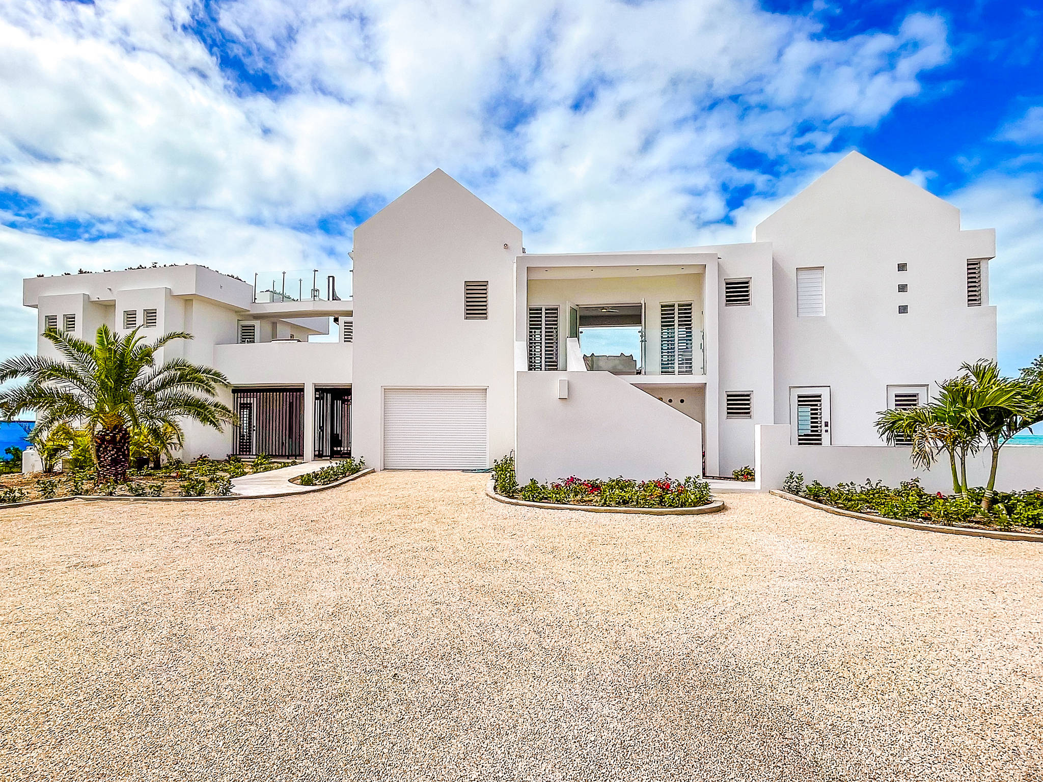 Luna Sea, Renovated Oceanfront Villa in Turtle Tail - Photo 52