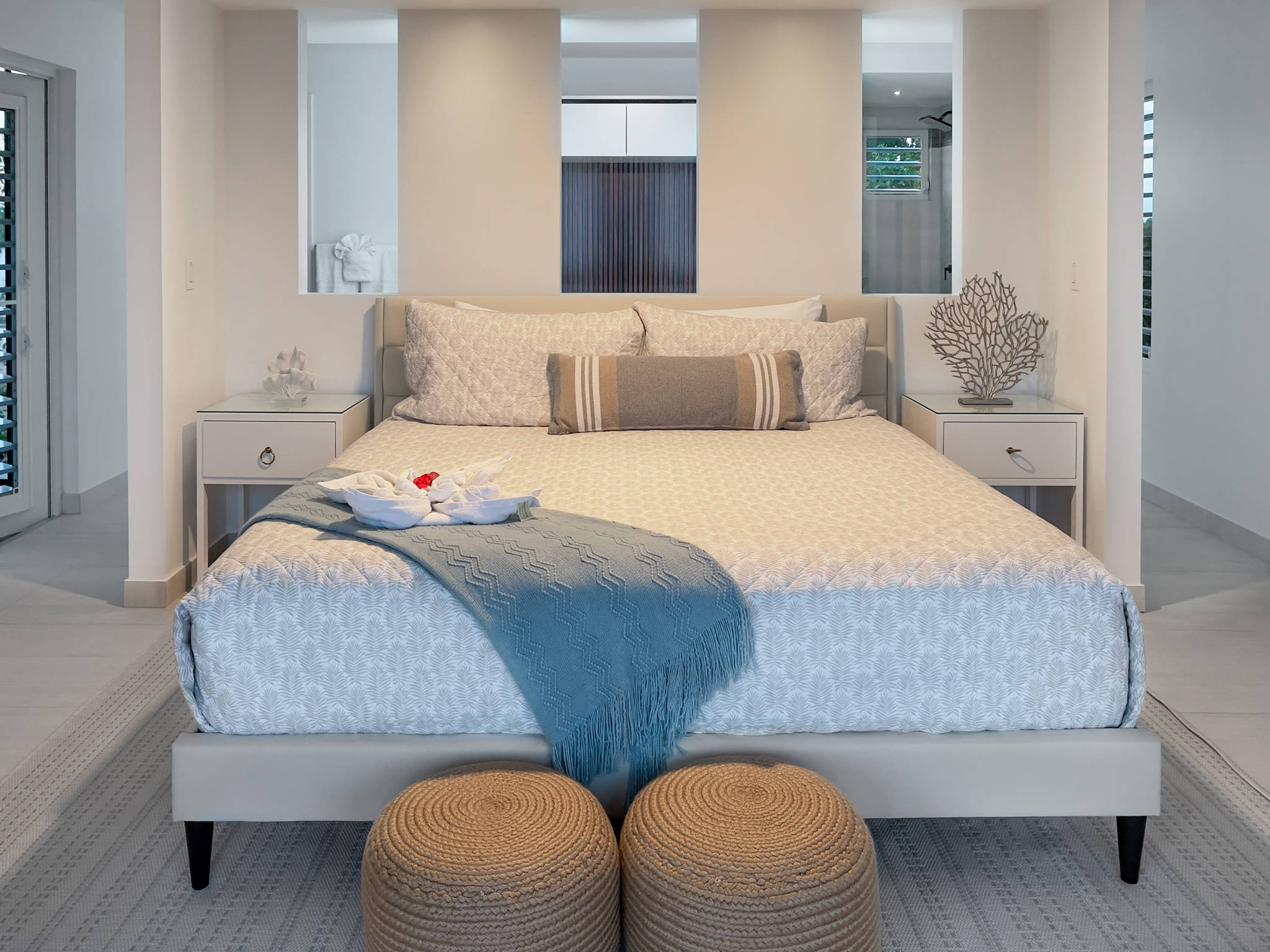 Luna Sea, Renovated Oceanfront Villa in Turtle Tail - Photo 53