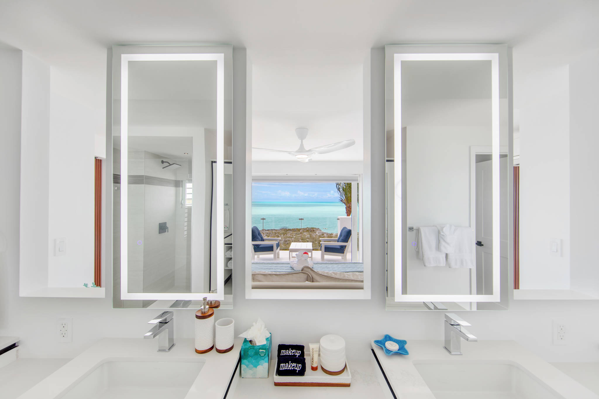Luna Sea, Renovated Oceanfront Villa in Turtle Tail - Photo 54