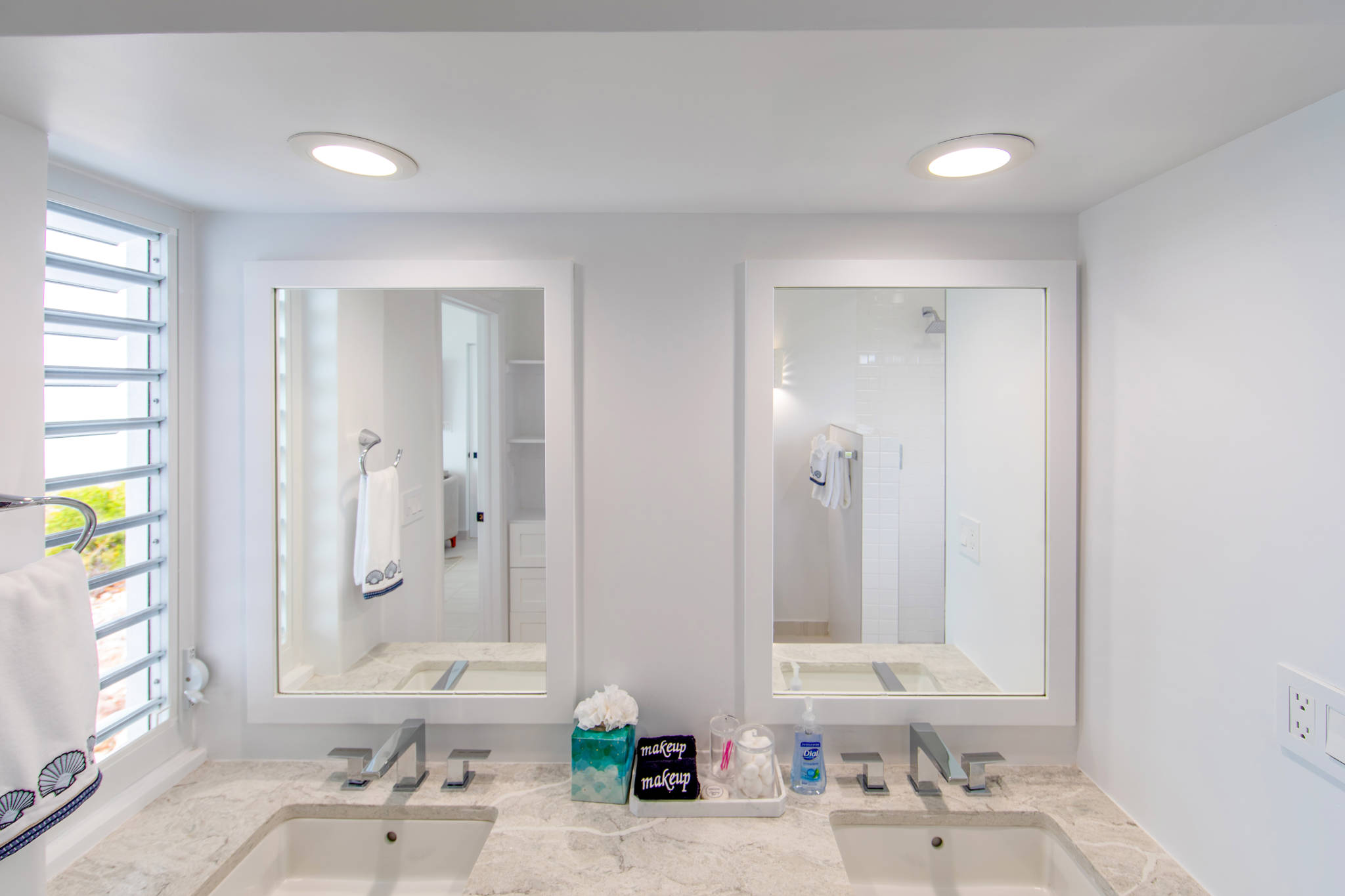 Luna Sea, Renovated Oceanfront Villa in Turtle Tail - Photo 55