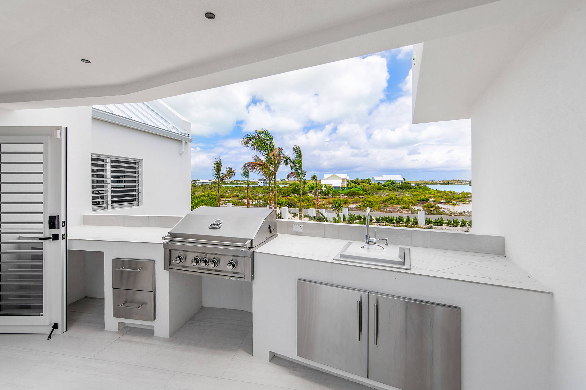 Luna Sea, Renovated Oceanfront Villa in Turtle Tail - Photo 57