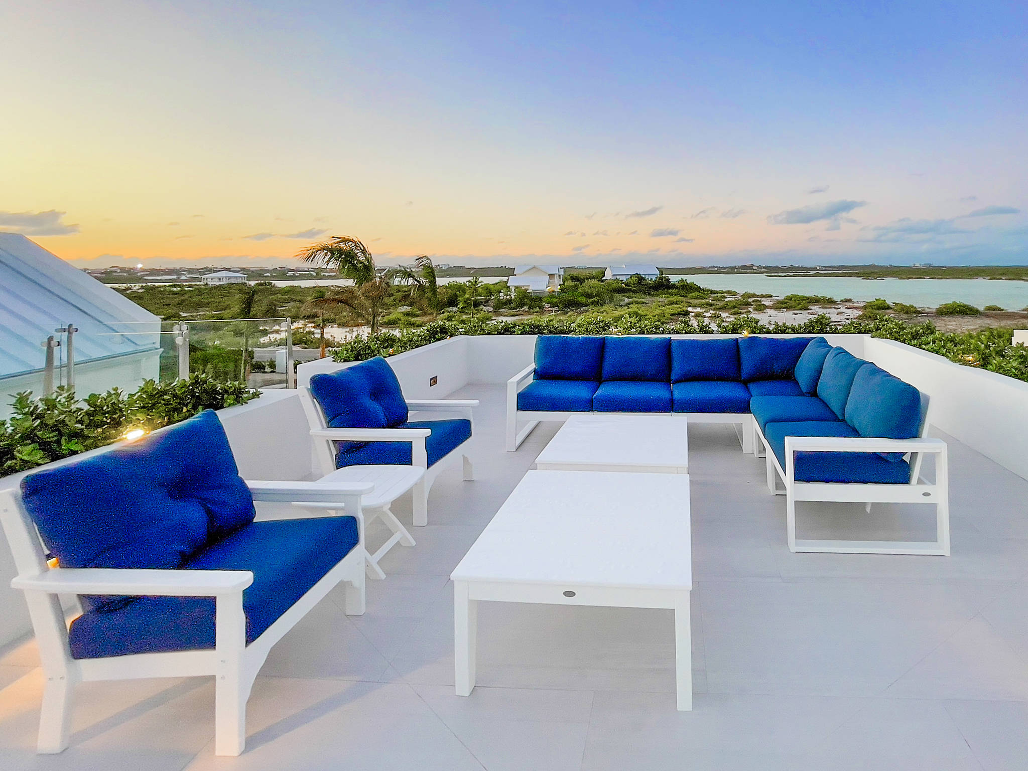 Luna Sea, Renovated Oceanfront Villa in Turtle Tail - Photo 58