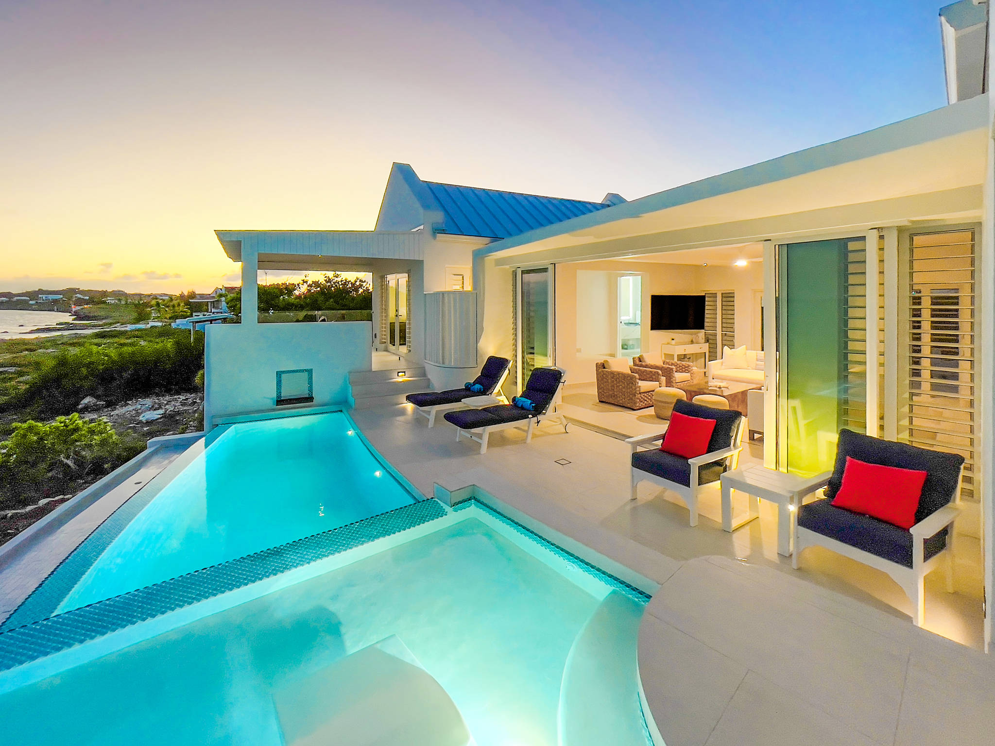 Luna Sea, Renovated Oceanfront Villa in Turtle Tail - Photo 62