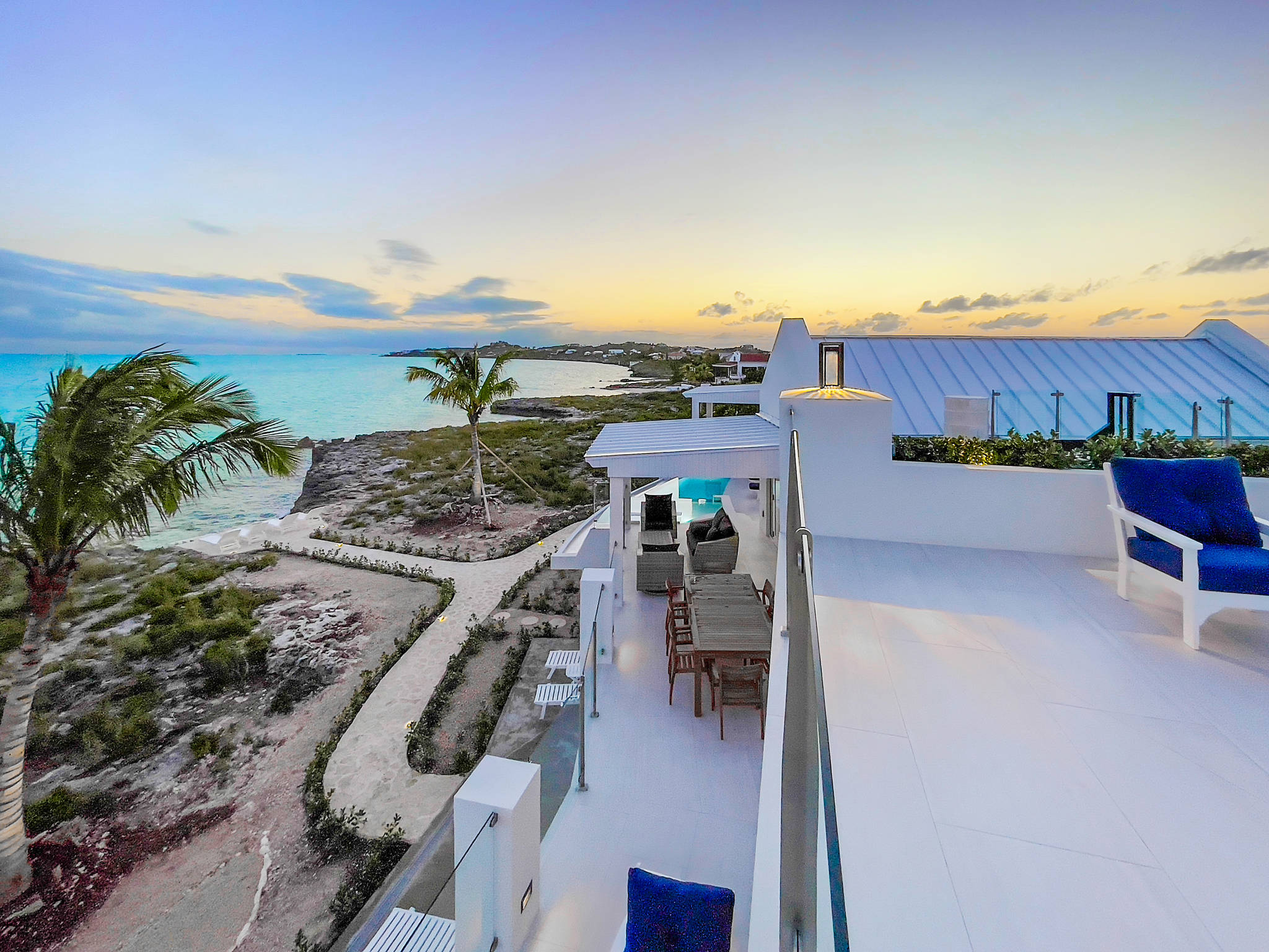 Luna Sea, Renovated Oceanfront Villa in Turtle Tail - Photo 65