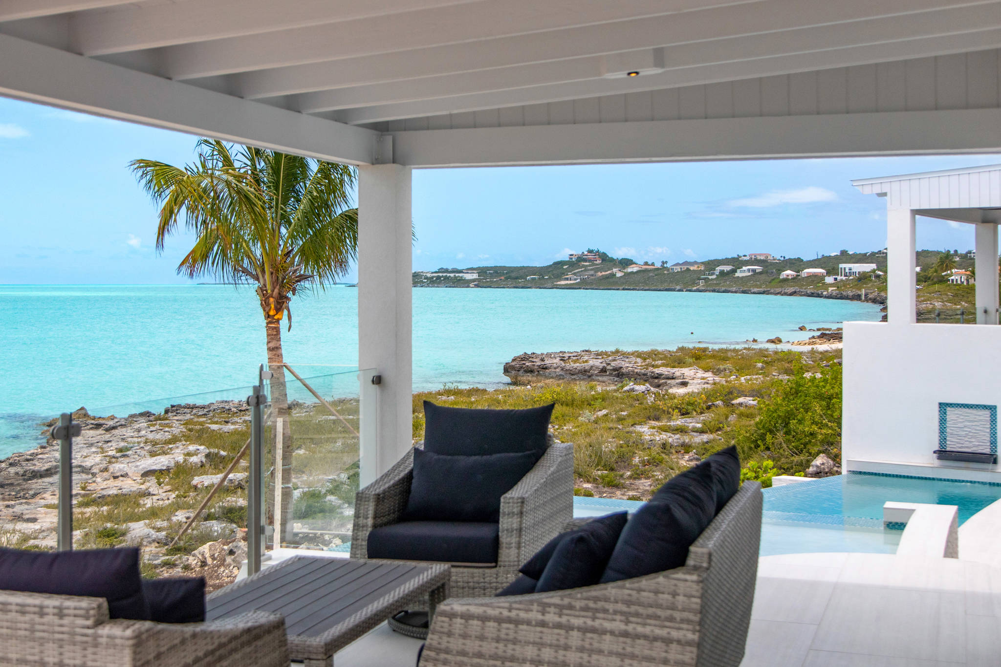 Luna Sea, Renovated Oceanfront Villa in Turtle Tail - Photo 66