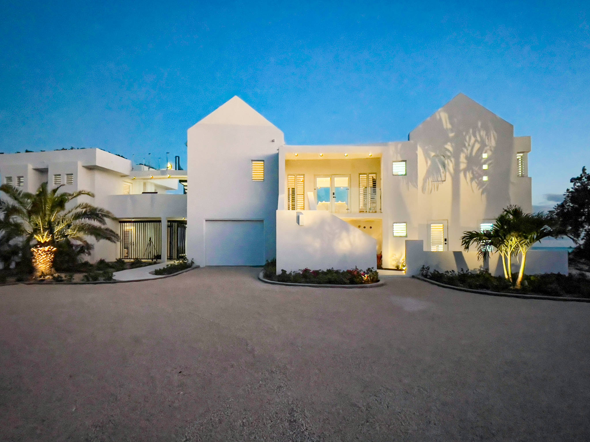 Luna Sea, Renovated Oceanfront Villa in Turtle Tail - Photo 68