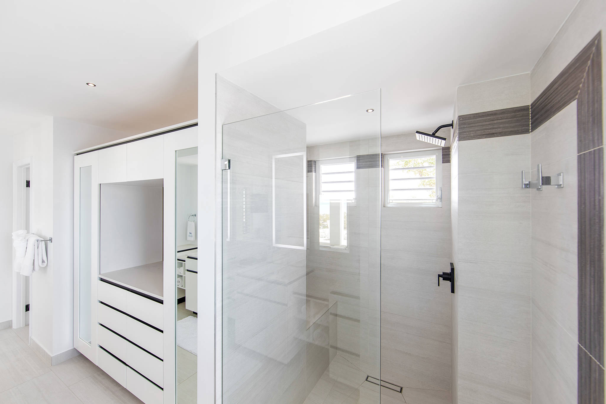 Luna Sea, Renovated Oceanfront Villa in Turtle Tail - Photo 69