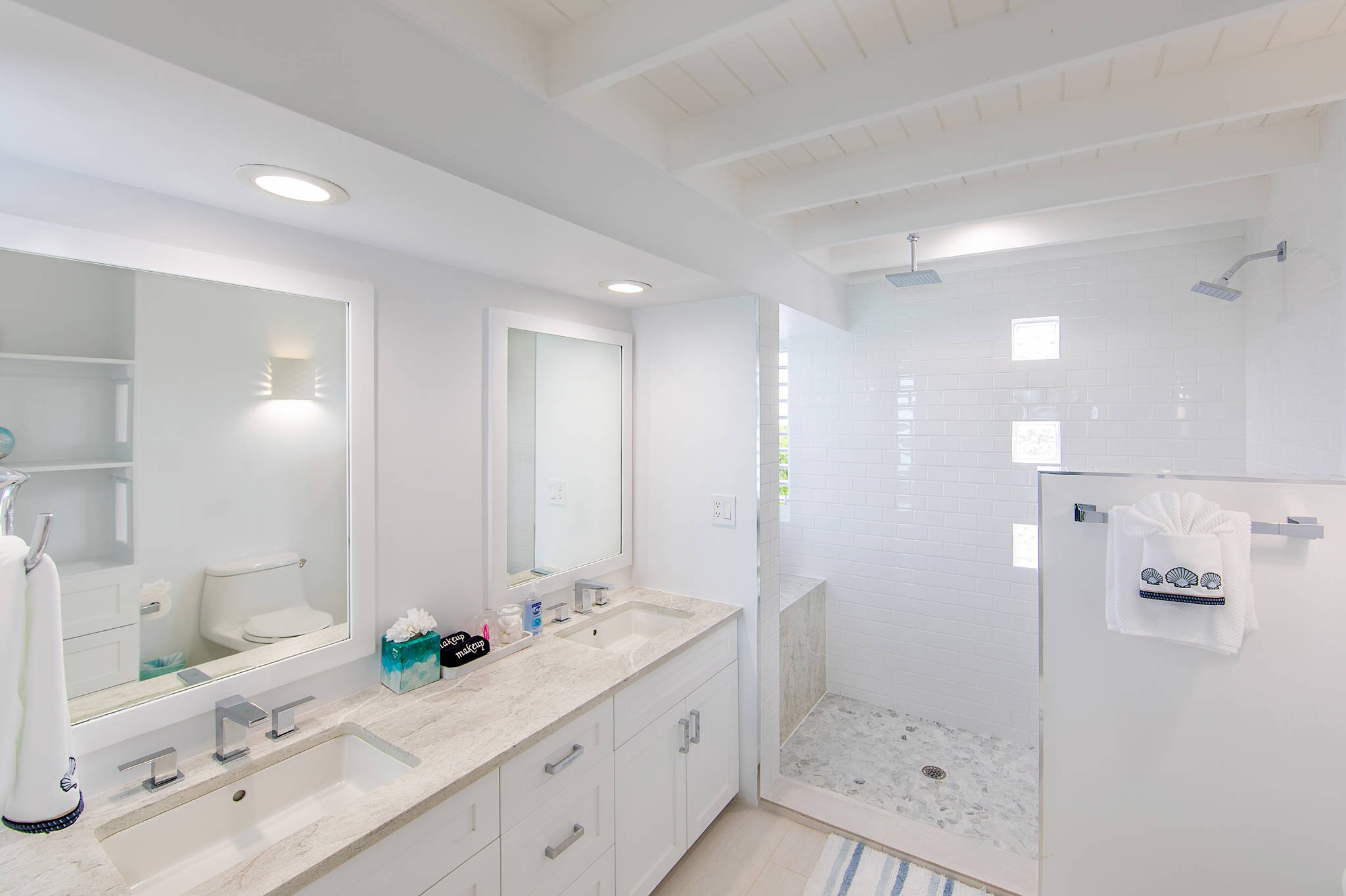 Luna Sea, Renovated Oceanfront Villa in Turtle Tail - Photo 70