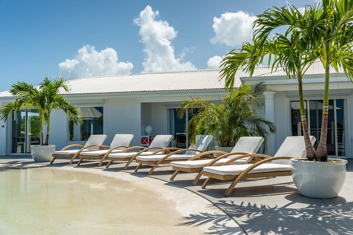 Villa Mandalay, a Five-Bedroom Ocean-View Retreat in Terres Basses Gallery 3