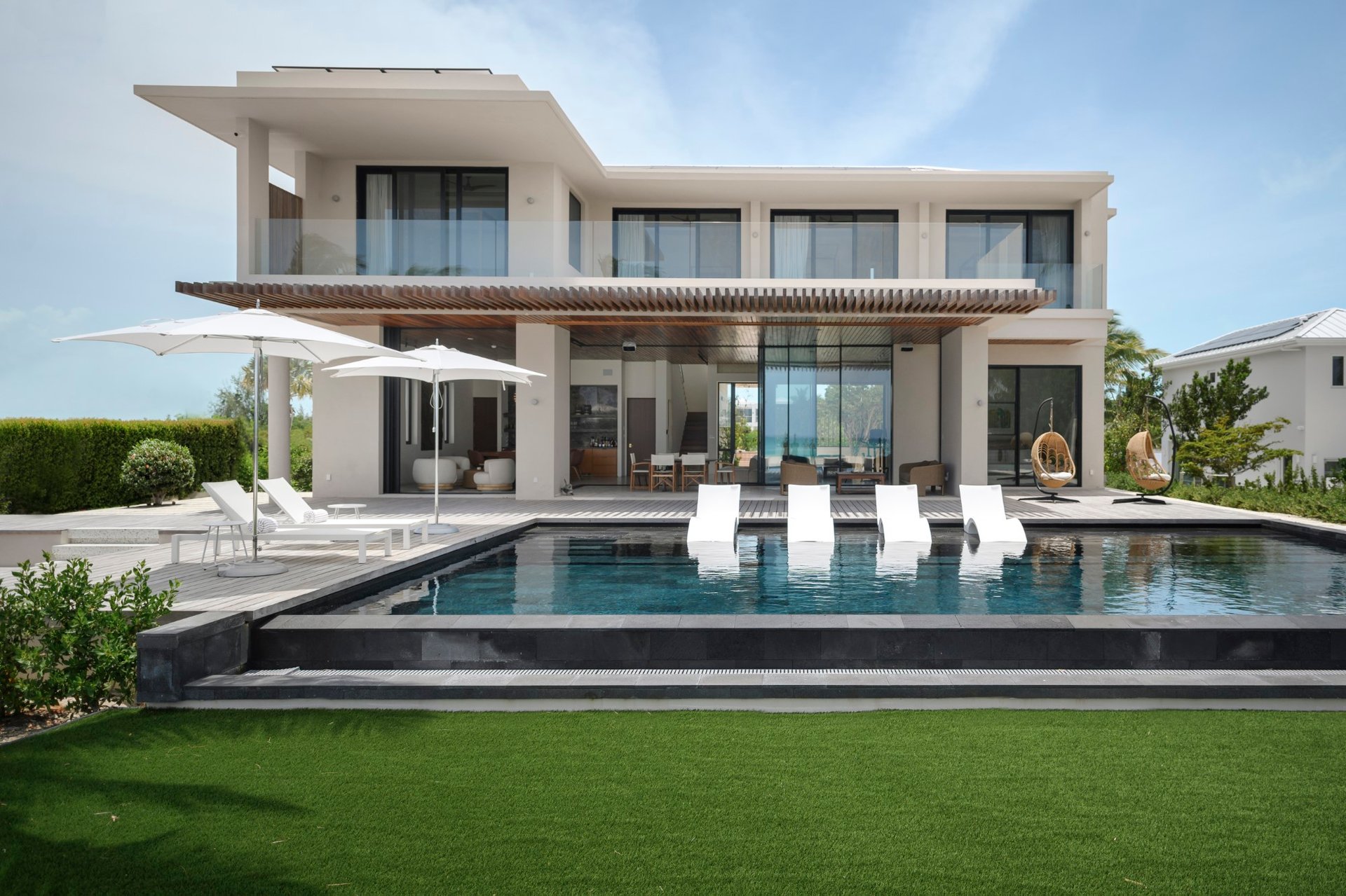 Villa Marahuyo, Grace Bay Beachfront Villa with Heated Pool and Butler Service Gallery 1