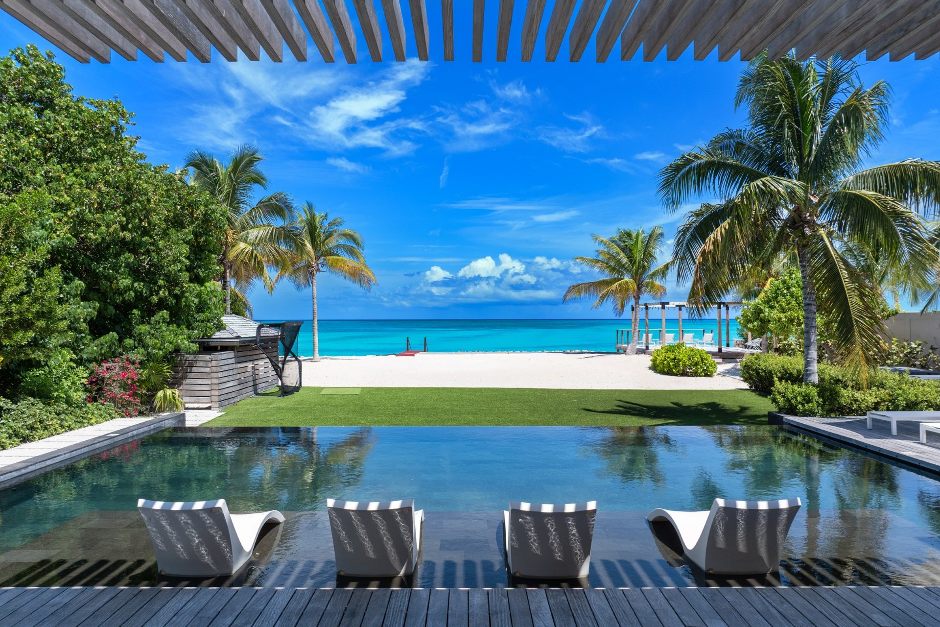 Villa Marahuyo, Grace Bay Beachfront Villa with Heated Pool and Butler Service Gallery 2