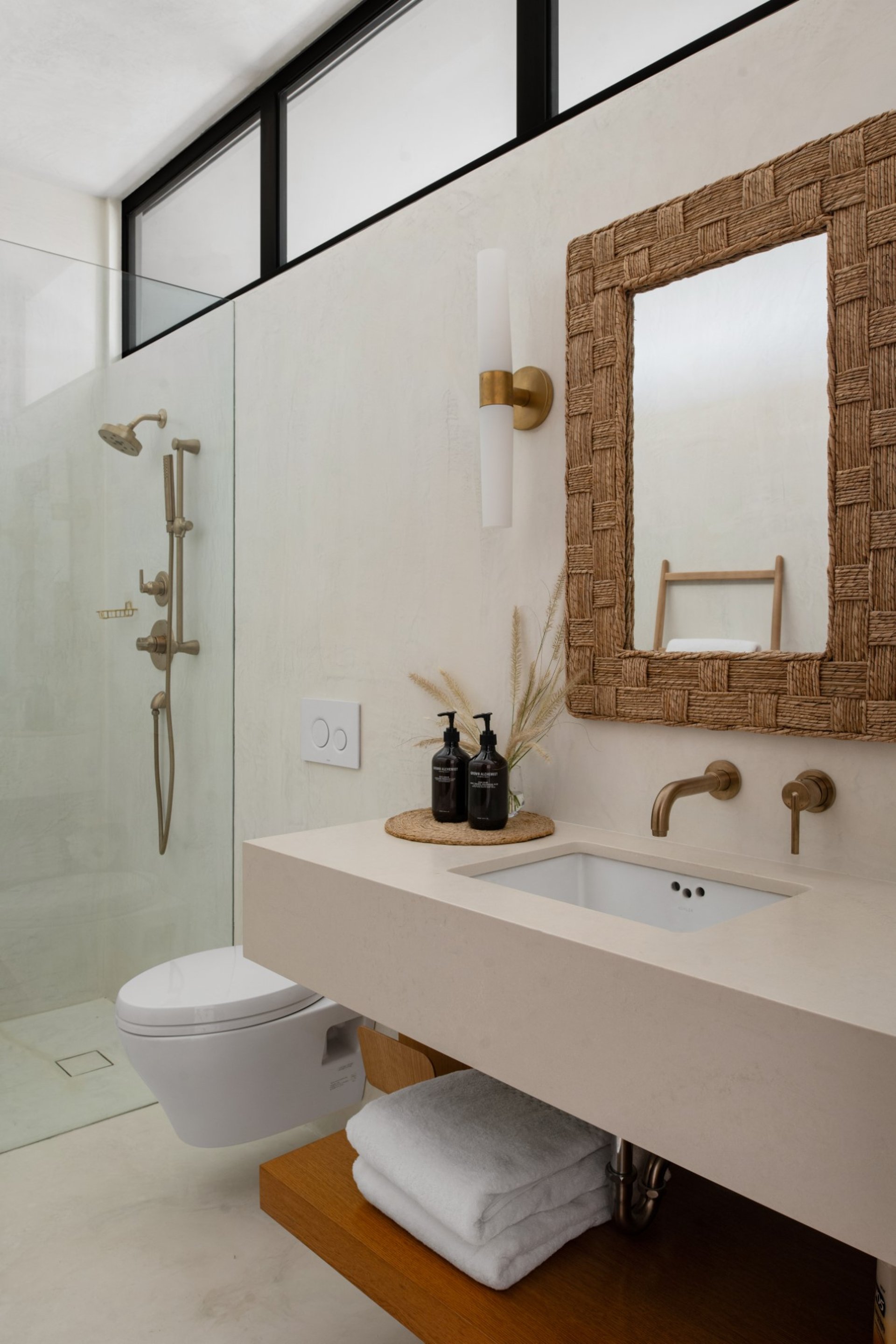 Villa Marahuyo, Grace Bay Beachfront Villa with Heated Pool and Butler Service - Photo 31