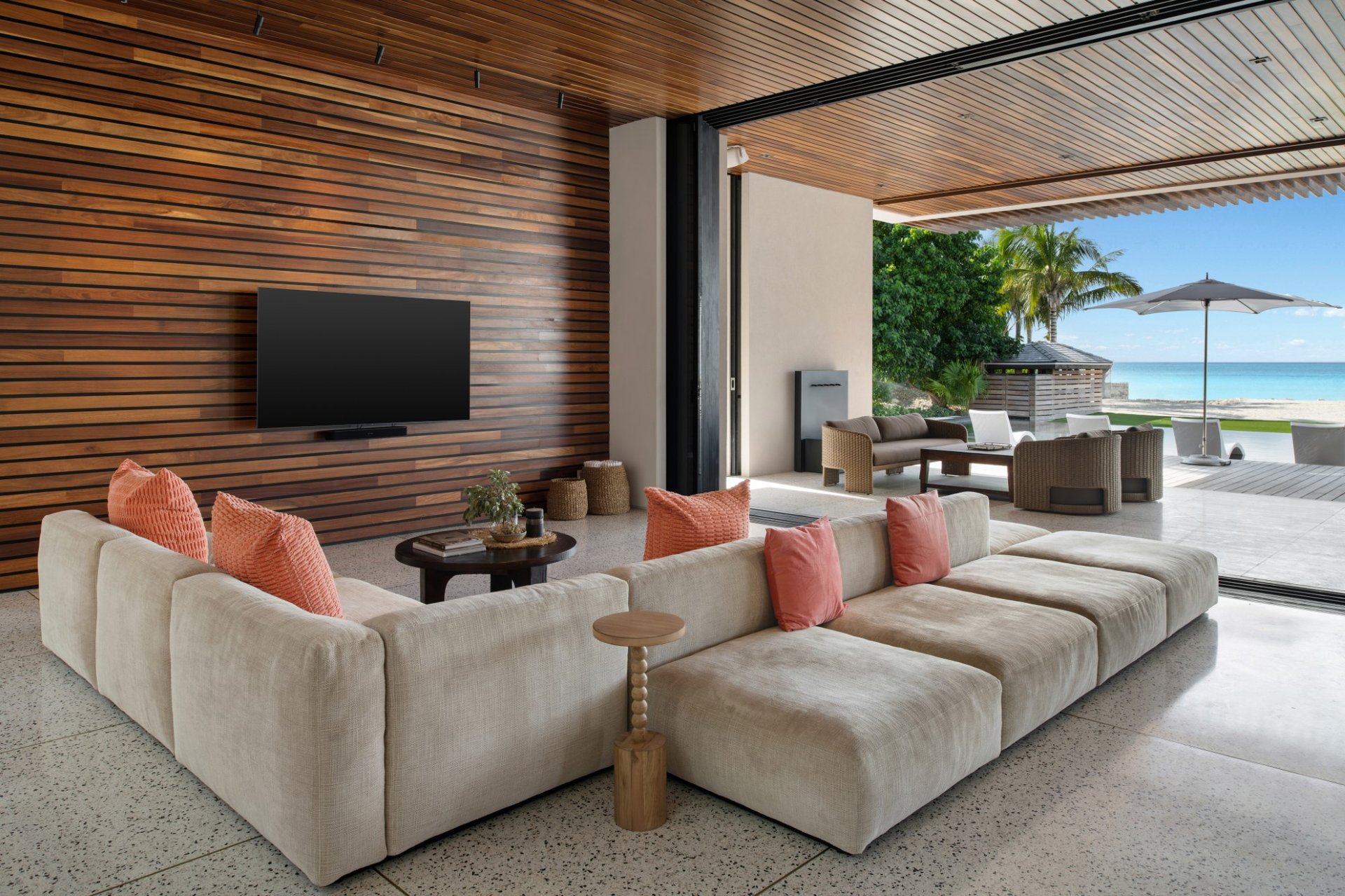 Villa Marahuyo, Grace Bay Beachfront Villa with Heated Pool and Butler Service - Photo 8