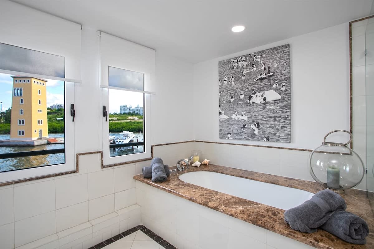 Marina 360, Top-Floor Waterfront Condo at Porto Cupecoy - Photo 25