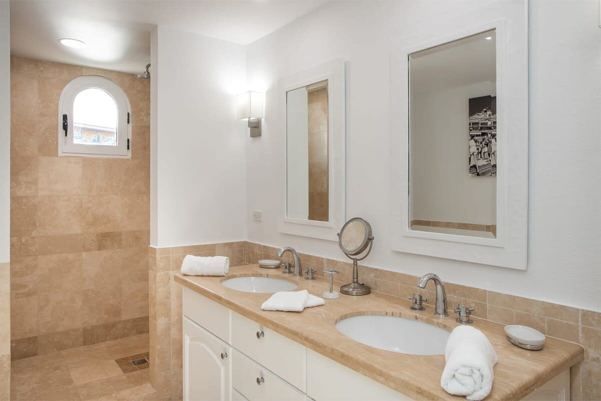 Marina 360, Top-Floor Waterfront Condo at Porto Cupecoy - Photo 34