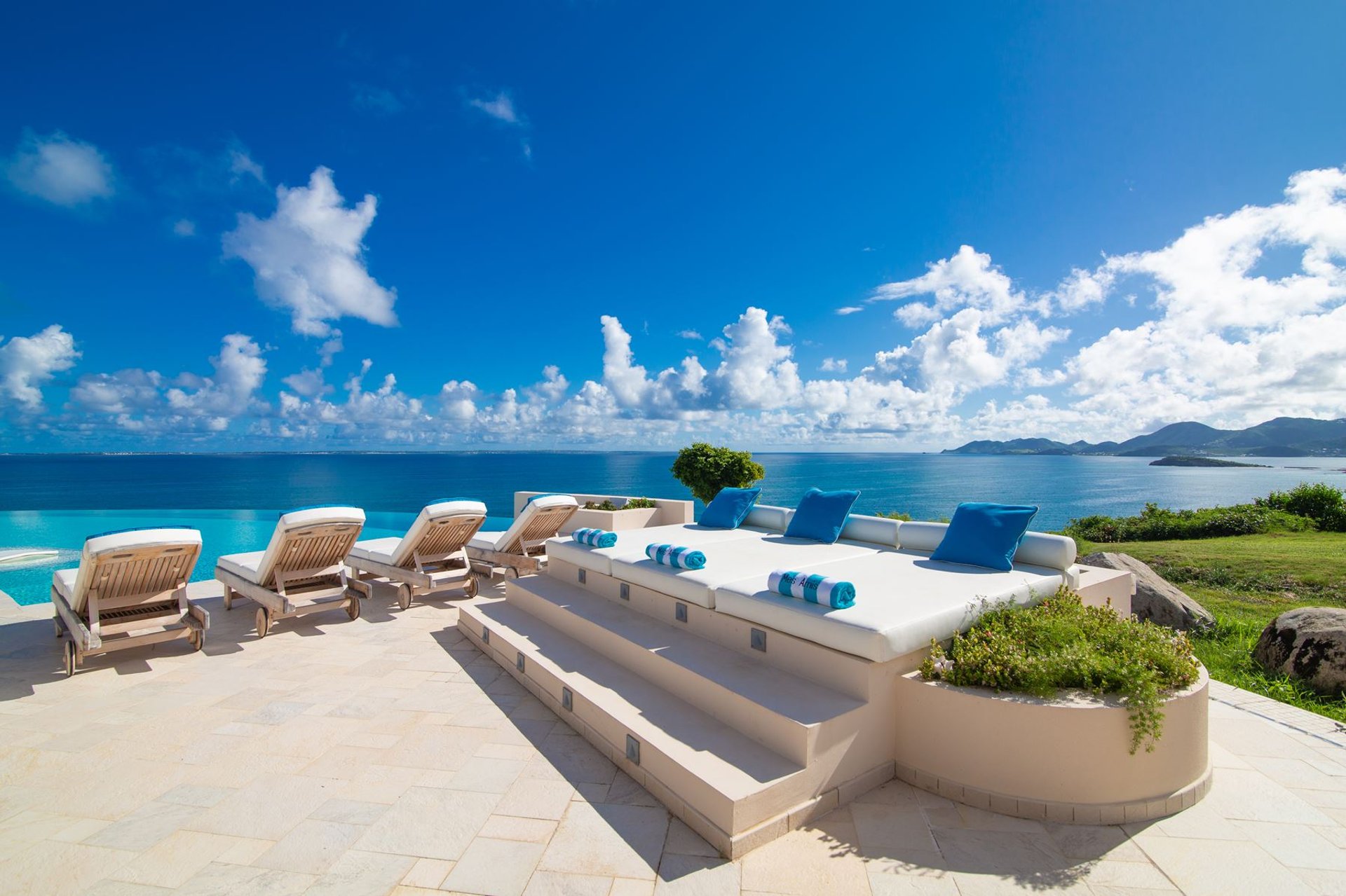 Mes Amis, A 13-Bedroom Cliff-Top Estate in Les Terres Basses - Photo 13
