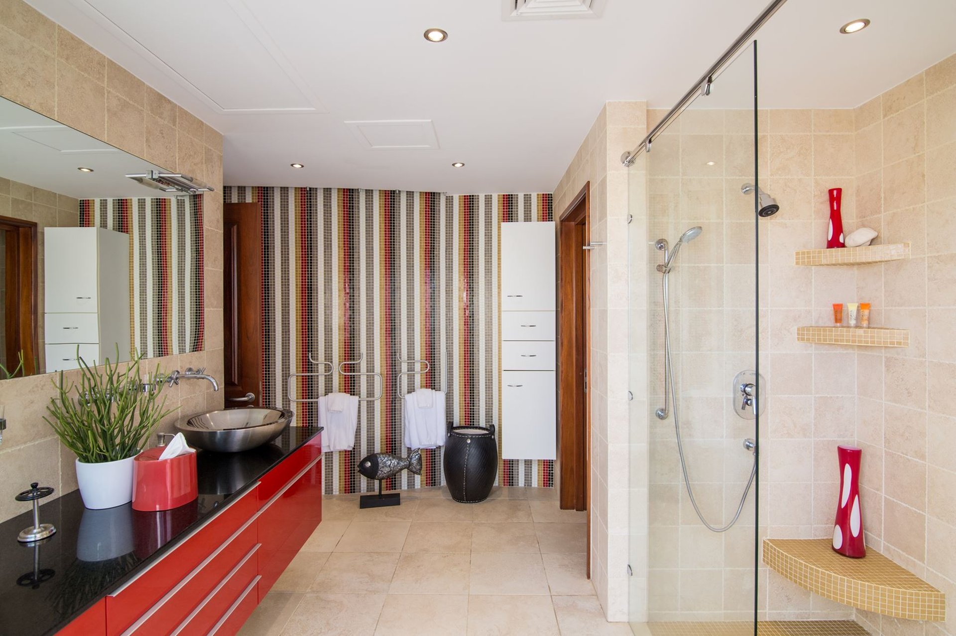 Mes Amis, A 13-Bedroom Cliff-Top Estate in Les Terres Basses - Photo 35
