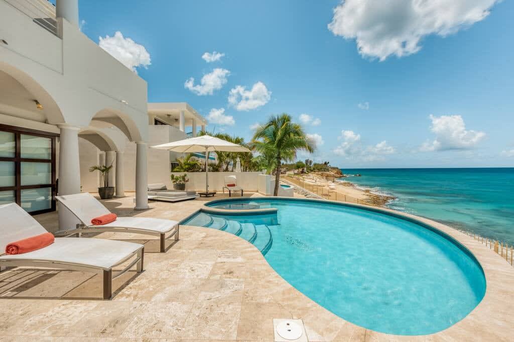 Villa Mumbai, Beachfront Calm at Shore Pointe in Cupecoy