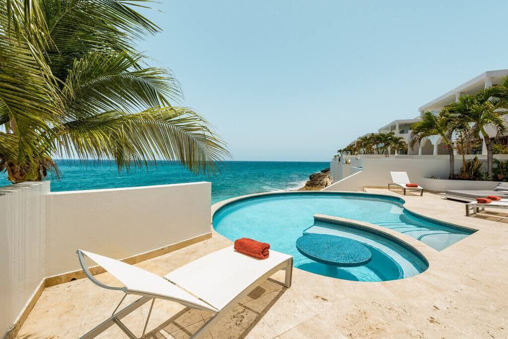 Villa Mumbai, Beachfront Calm at Shore Pointe in Cupecoy Gallery 2