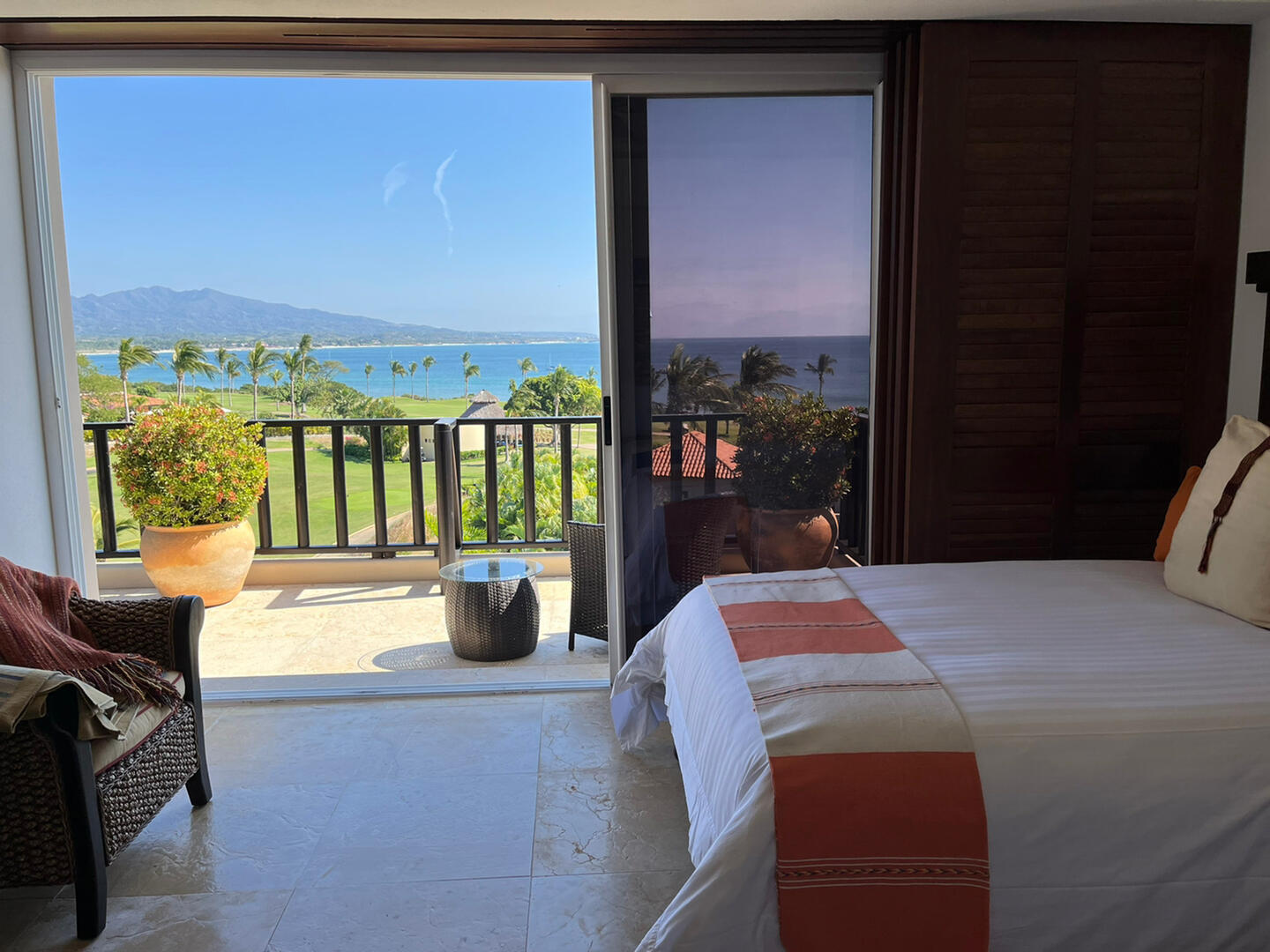 Penthouse Vista Encanto, Three-Bedroom Ocean-View Penthouse in El Encanto - Photo 13