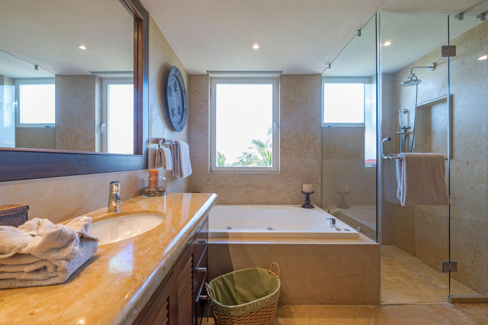 Penthouse Vista Encanto, Three-Bedroom Ocean-View Penthouse in El Encanto - Photo 26
