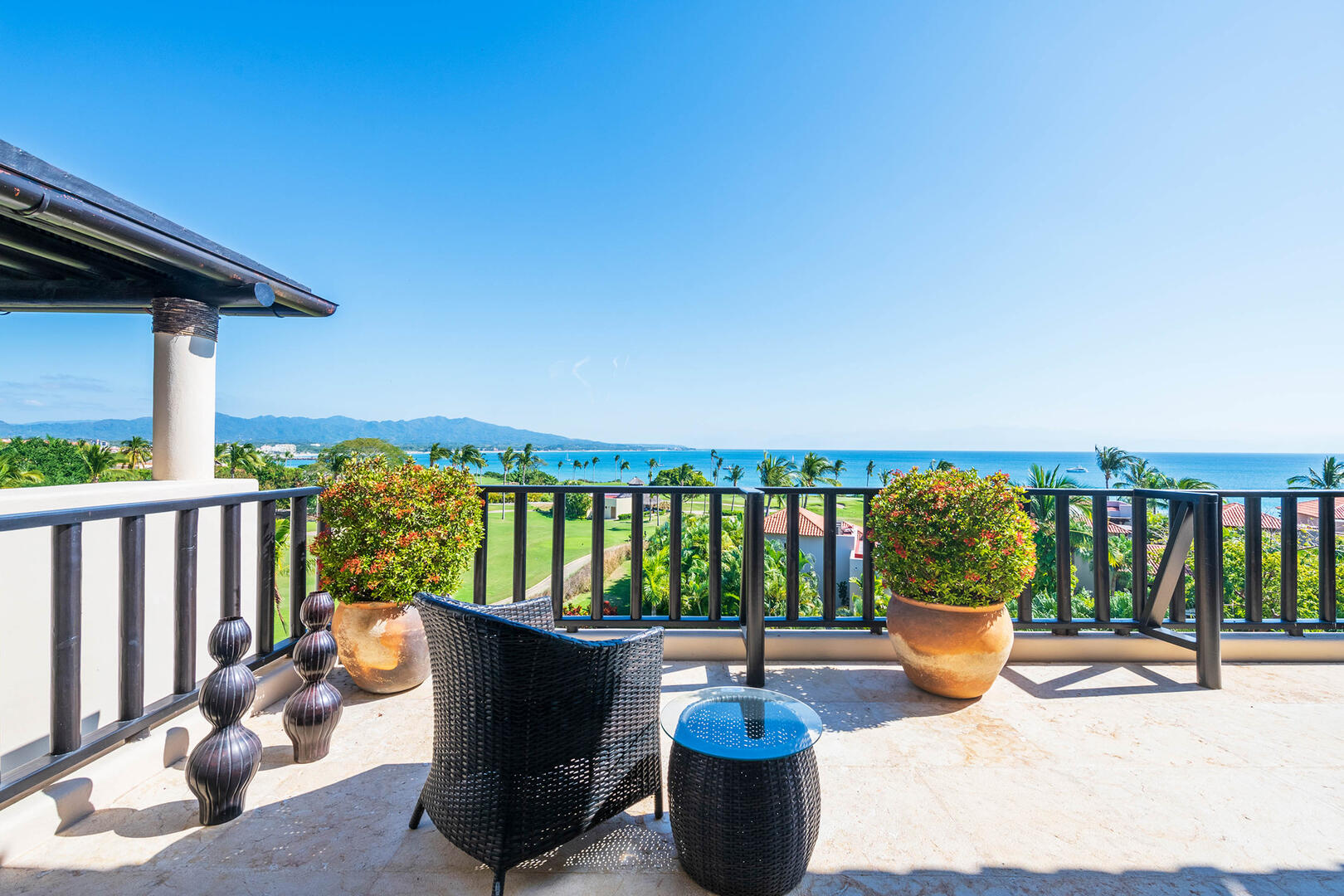 Penthouse Vista Encanto, Three-Bedroom Ocean-View Penthouse in El Encanto - Photo 6