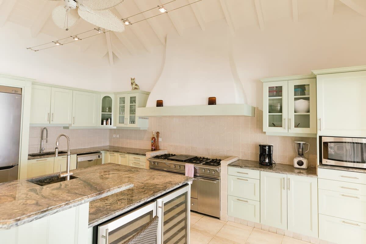 Petite Plage 4BR, Beachfront Grand Case Villa with Heated Pool and Five King Suites - Photo 16