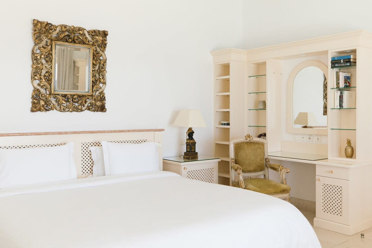 Petite Plage 4BR, Beachfront Grand Case Villa with Heated Pool and Five King Suites - Photo 19