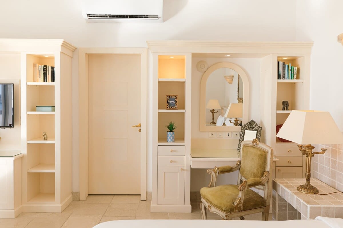 Petite Plage 4BR, Beachfront Grand Case Villa with Heated Pool and Five King Suites - Photo 24