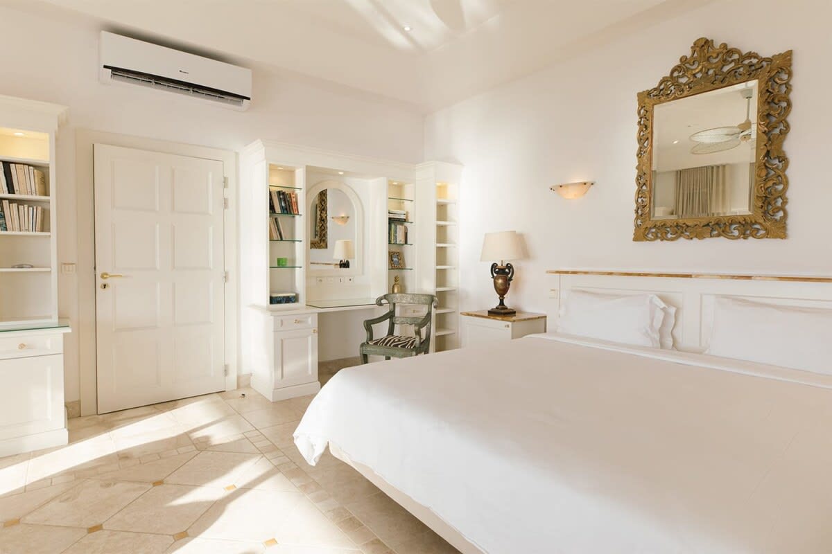 Petite Plage 4BR, Beachfront Grand Case Villa with Heated Pool and Five King Suites - Photo 26