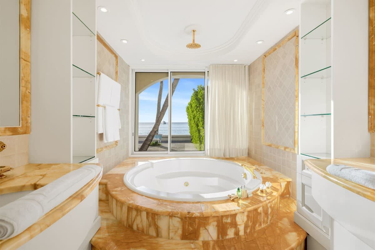 Petite Plage 4BR, Beachfront Grand Case Villa with Heated Pool and Five King Suites - Photo 28