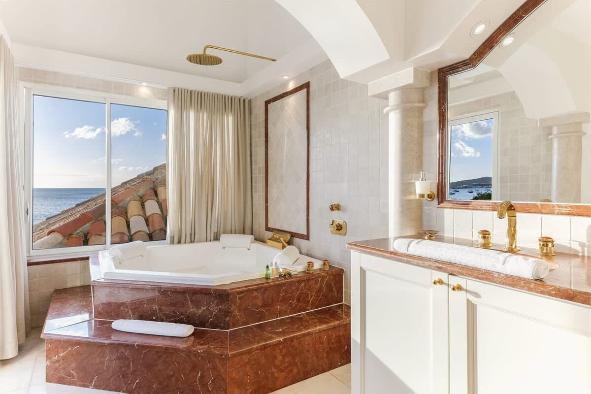 Petite Plage 4BR, Beachfront Grand Case Villa with Heated Pool and Five King Suites - Photo 32