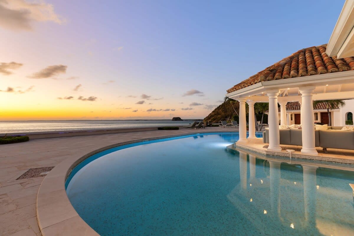 Petite Plage 4BR, Beachfront Grand Case Villa with Heated Pool and Five King Suites - Photo 44