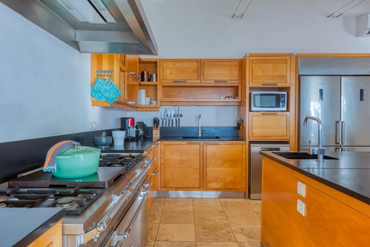 Villa Petite Plage 5, Grand Case Beachfront Estate with Six King Suites and Heated Pool - Photo 22