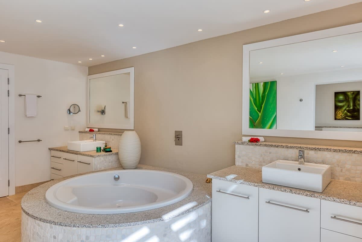 Villa Petite Plage 5, Grand Case Beachfront Estate with Six King Suites and Heated Pool - Photo 35