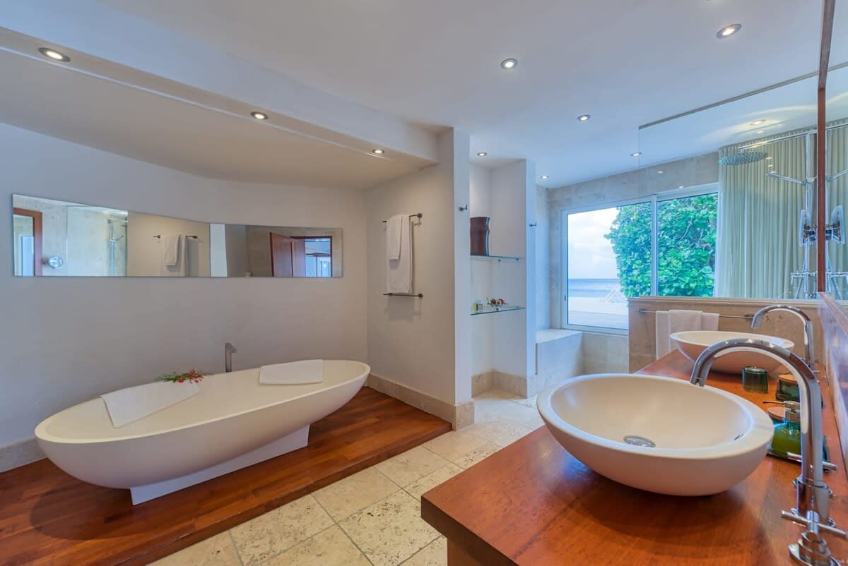 Villa Petite Plage 5, Grand Case Beachfront Estate with Six King Suites and Heated Pool - Photo 38
