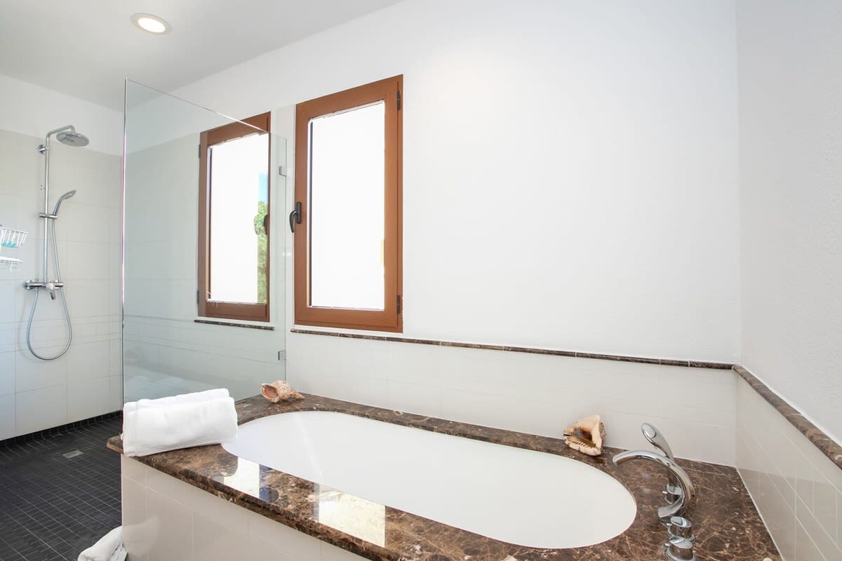 Villa Sea Breeze at Porto Cupecoy, Ocean-View Caribbean Condo with Resort Amenities - Photo 14